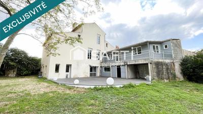 Maison - 184 m² - 8 pièces