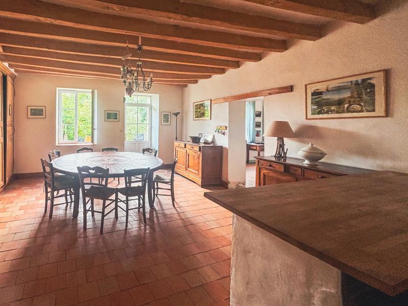 Maison - 300 m² - 13 pièces