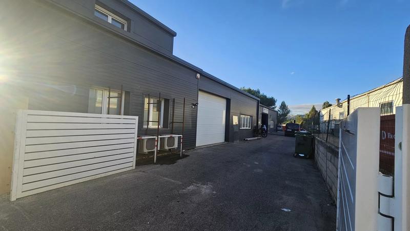 Local d'activités - 250 m² - 5 pièces