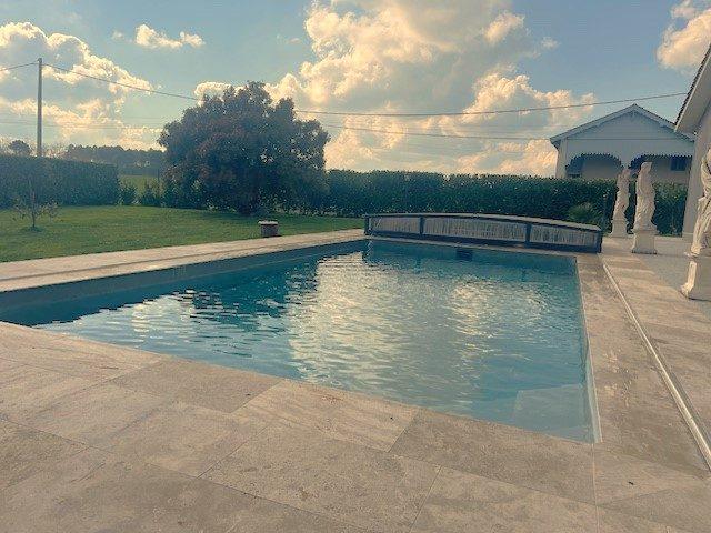 Maison - 262 m² - 7 pièces