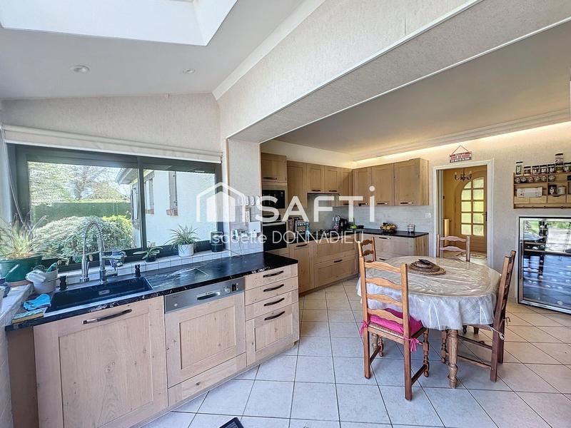 Maison - 235 m² - 7 pièces