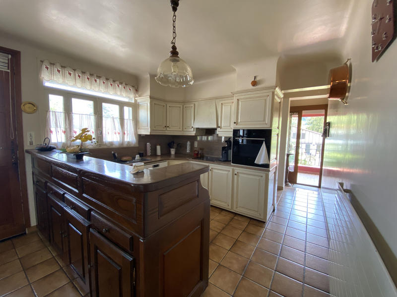 Maison - 220 m² - 10 pièces