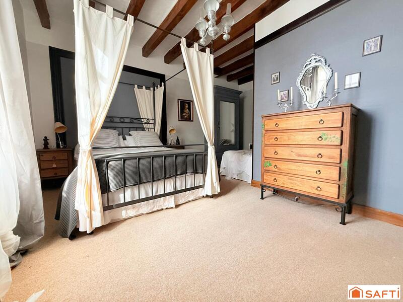 Propriété - 257 m² - 9 pièces