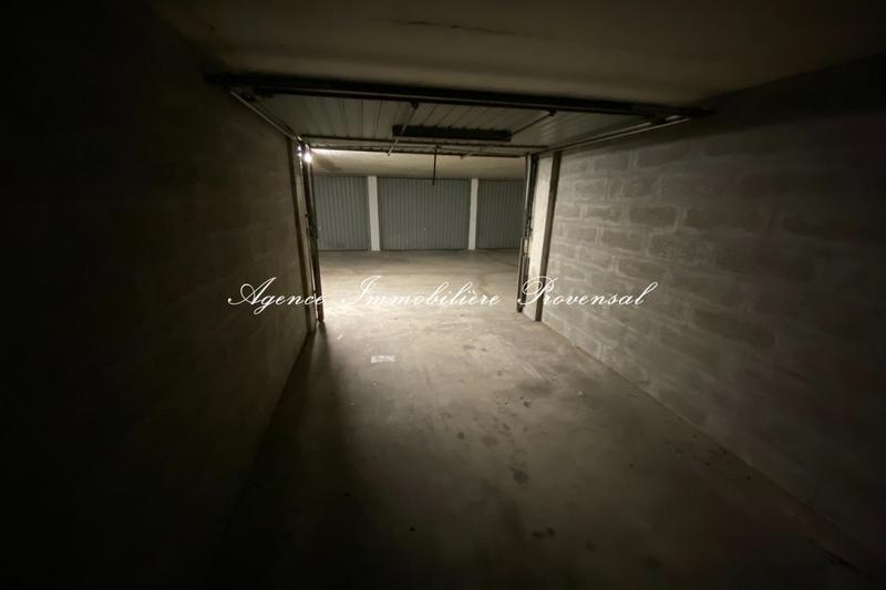 Parking / Garage - 10 m²