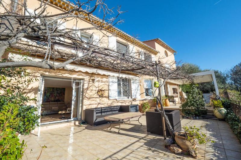 Villa - 200 m² - 6 pièces