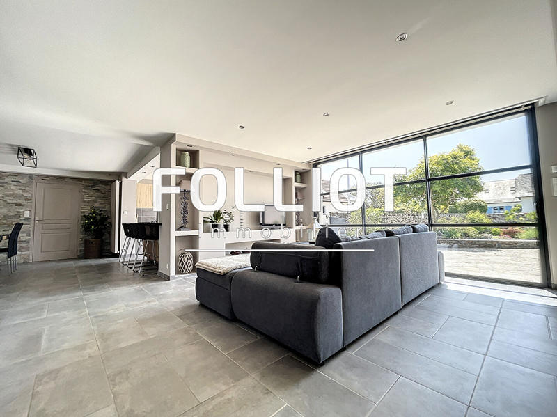 Maison - 286 m² - 7 pièces