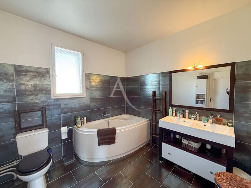 Maison - 94 m² - 4 pièces