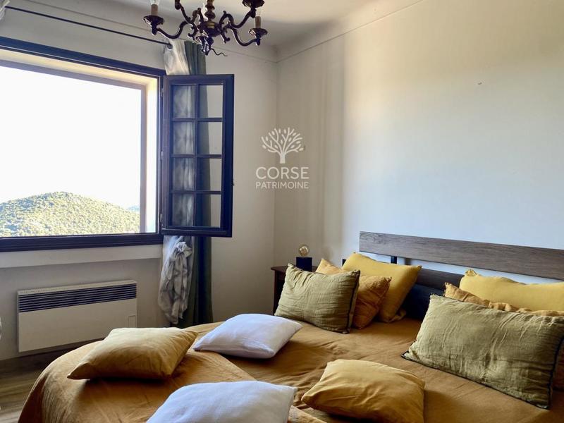 Maison - 202 m² - 7 pièces