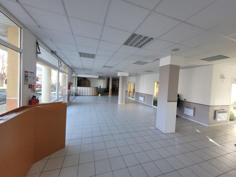 Local d'activité / Entrepôt - 434 m² - 10 pièces