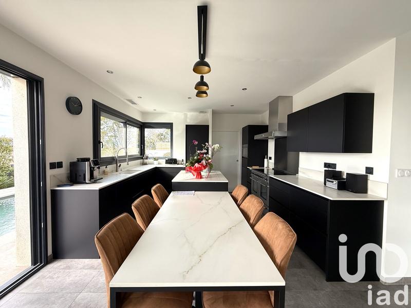 Maison - 219 m² - 5 pièces