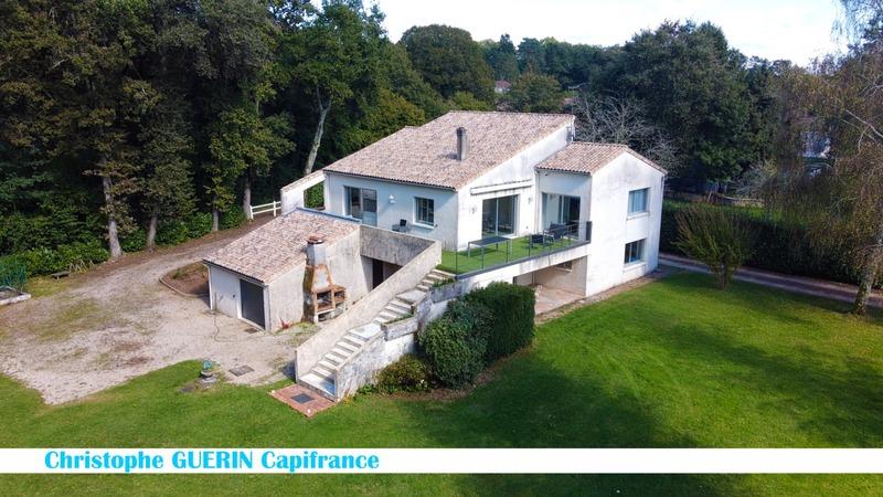 Maison - 227 m² - 7 pièces