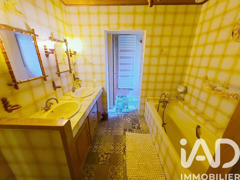 Maison - 200 m² - 7 pièces