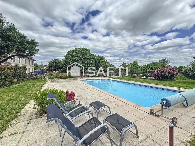 Maison - 225 m² - 8 pièces