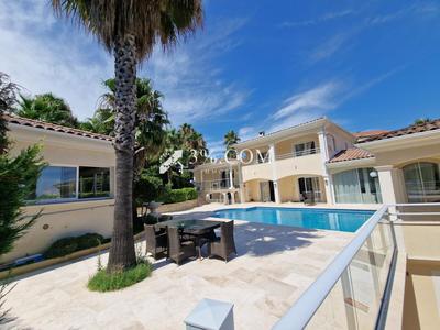 Villa - 300 m² - 15 pièces