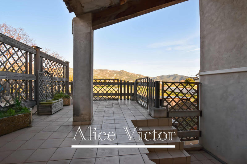 Maison - 355 m² - 12 pièces