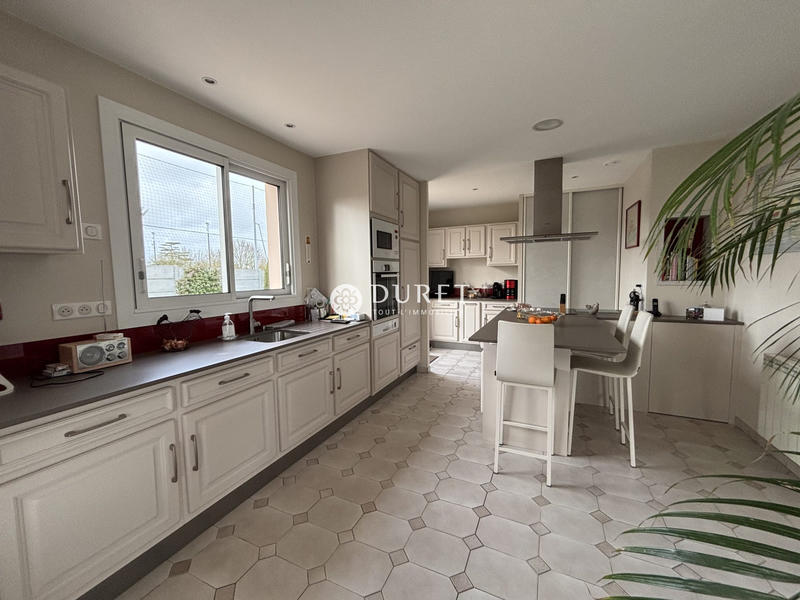 Maison - 143 m² - 8 pièces