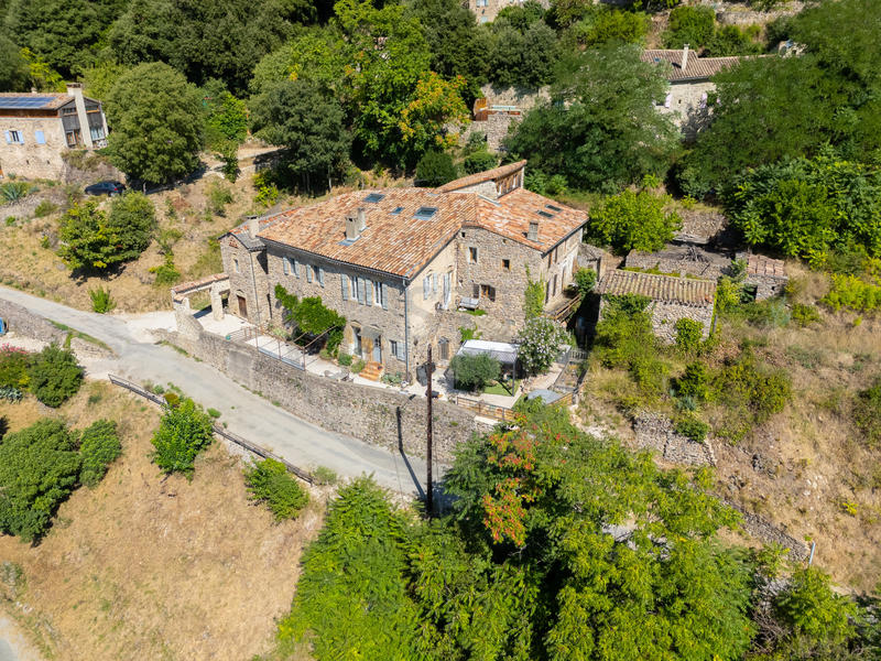 Maison - 198 m² - 6 pièces