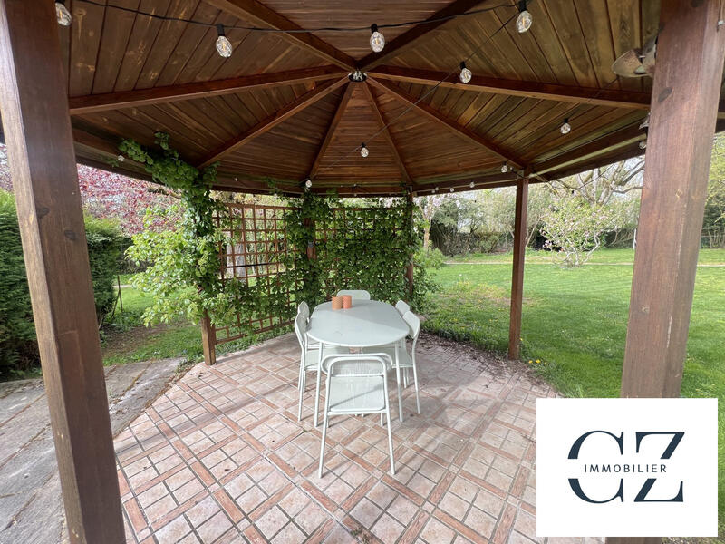 Maison - 308 m² - 12 pièces