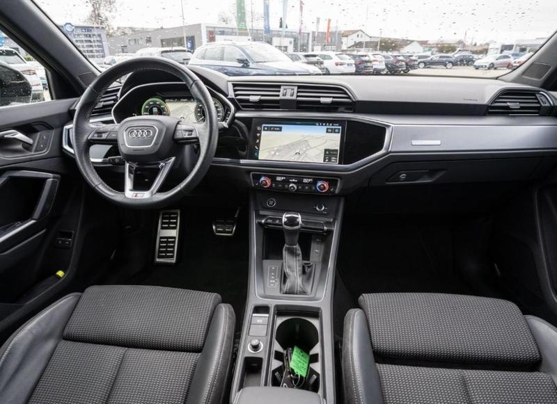 Audi Q3 Sportback 45 TFSIe 245 s-Line Hybride Rechargeable / Camera de Recul Sieges Elec Coffre Regulateur Distance Keyless