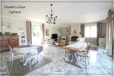 Maison - 255 m² - 8 pièces