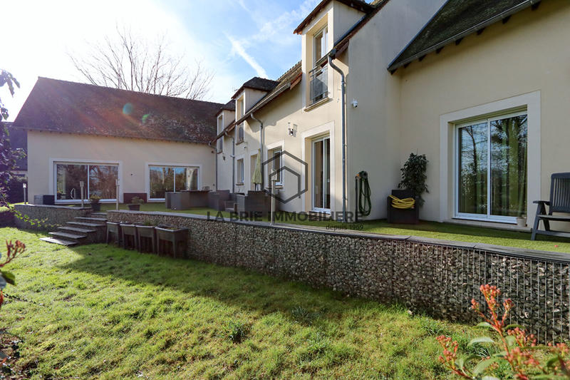Maison - 313 m² - 7 pièces
