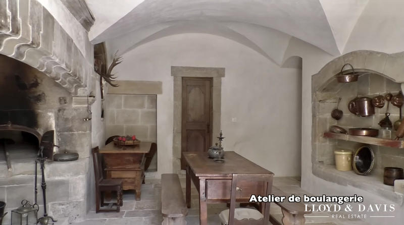 Château - 2 500 m² - 30 pièces