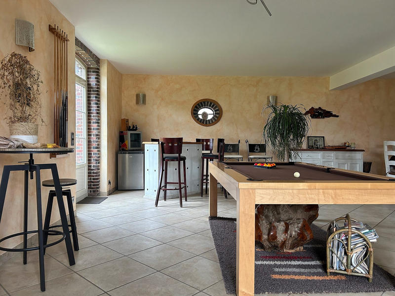 Maison - 325 m² - 12 pièces