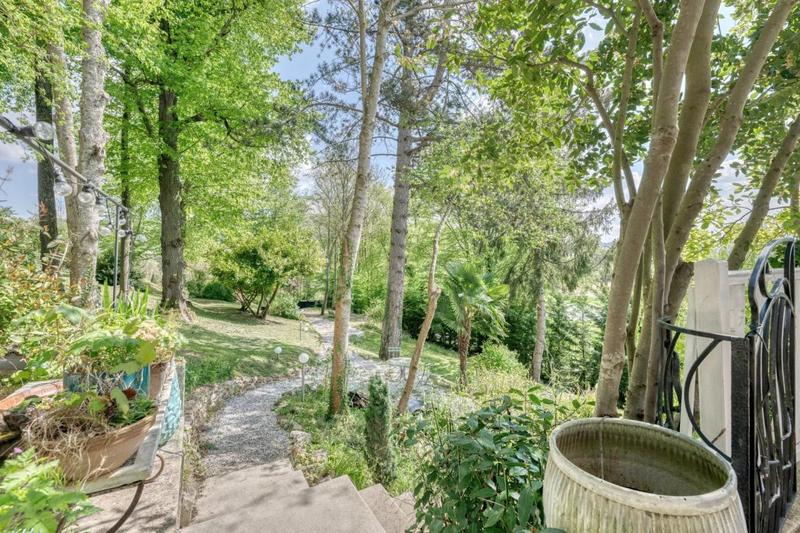 Demeure - 230 m² - 8 pièces