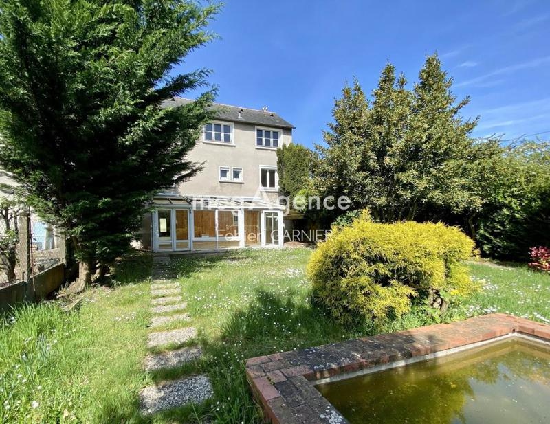 Maison traditionnelle - 210 m² - 7 pièces