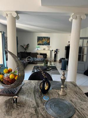 Maison traditionnelle - 175 m² - 6 pièces