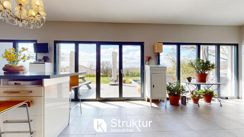 Villa - 280 m² - 9 pièces