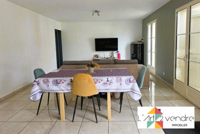 Maison traditionnelle - 148 m² - 6 pièces