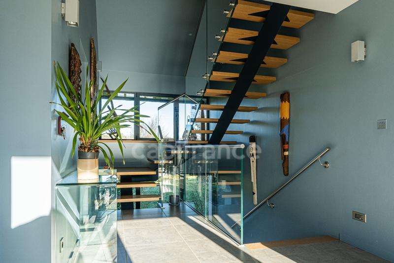 Maison - 228 m² - 8 pièces