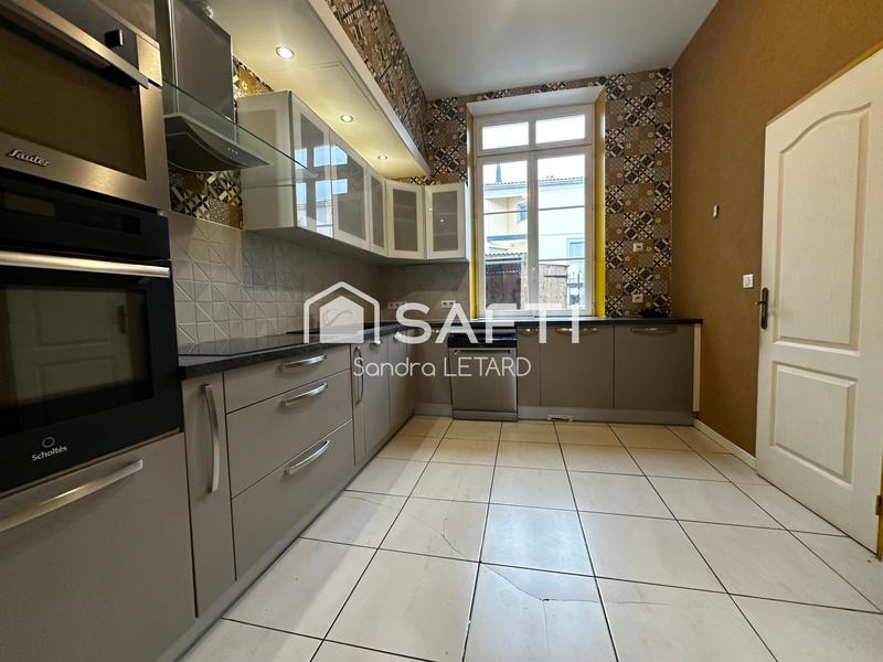 Maison - 221 m² - 9 pièces