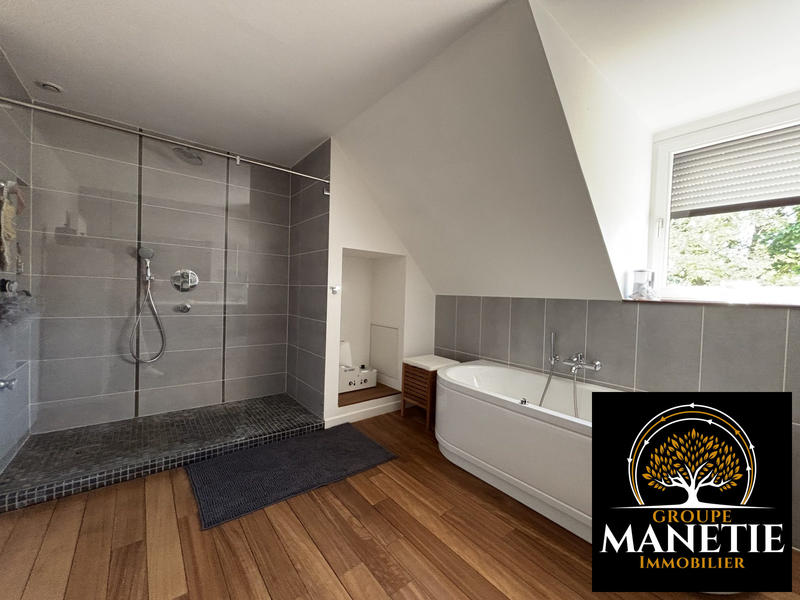 Maison - 210 m² - 7 pièces