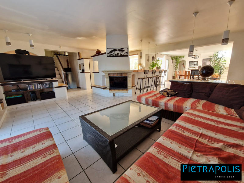 Maison traditionnelle - 171 m² - 5 pièces