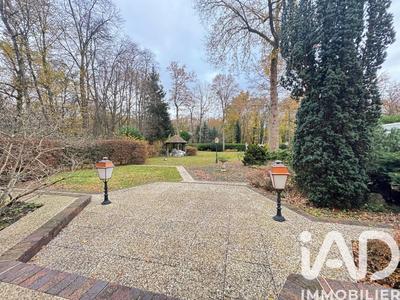 Maison - 255 m² - 8 pièces