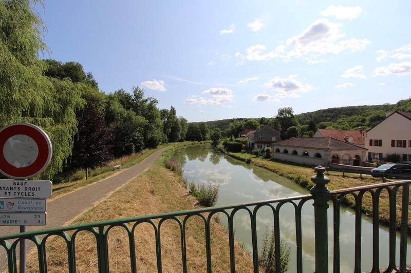 Maison de village - 271 m² - 11 pièces