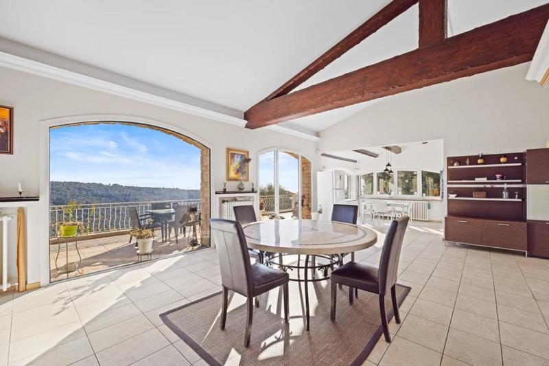 Villa - 195 m² - 6 pièces