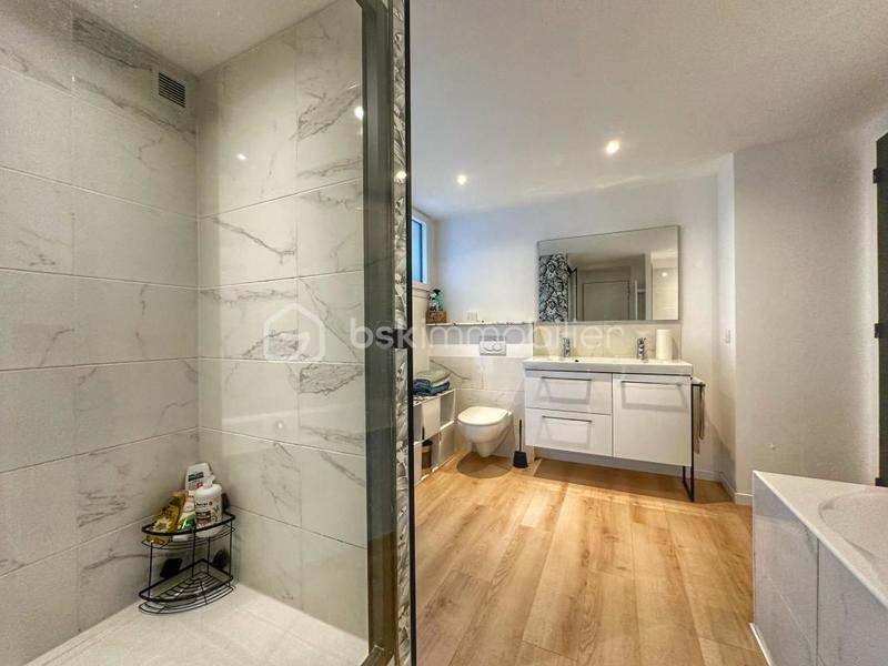 Propriété - 220 m² - 6 pièces