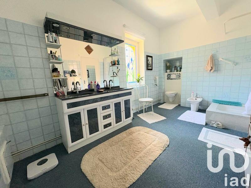 Maison - 330 m² - 10 pièces