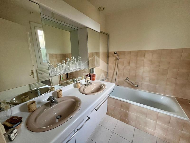 Maison - 95 m² - 5 pièces