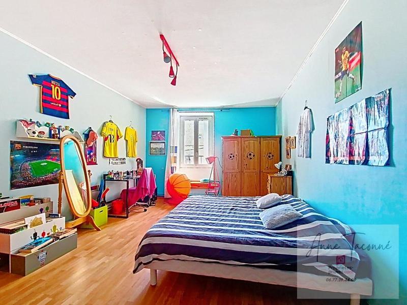 Maison - 245 m² - 7 pièces