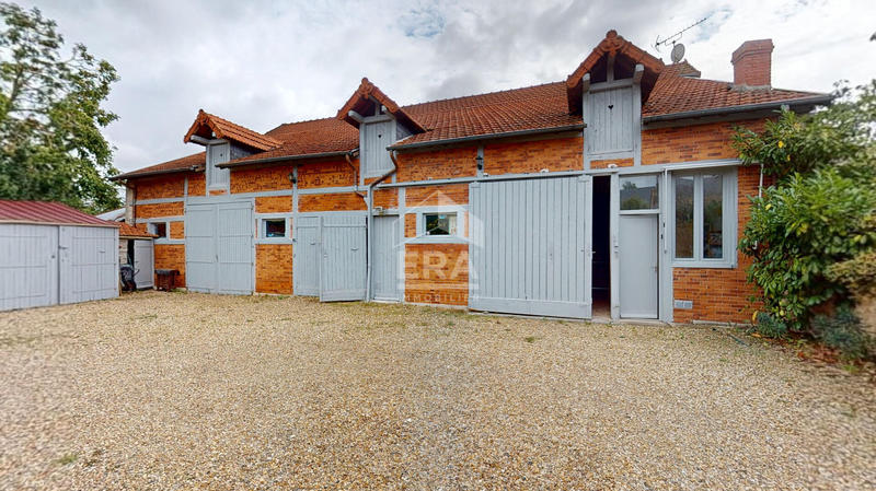 Demeure - 228 m² - 9 pièces