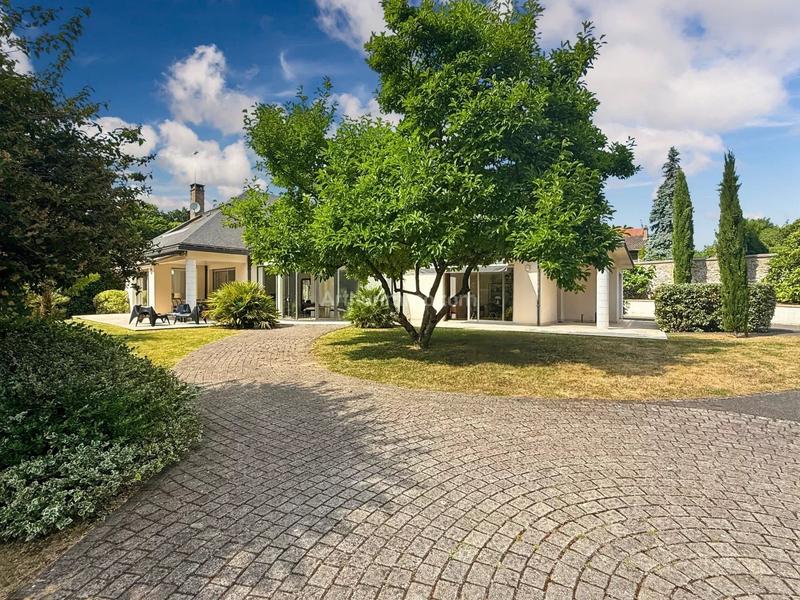 Maison - 312 m² - 7 pièces