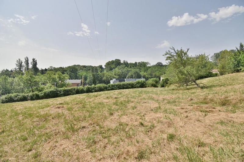 Terrain constructible - 1 068 m²