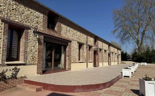 Maison - 700 m² - 15 pièces