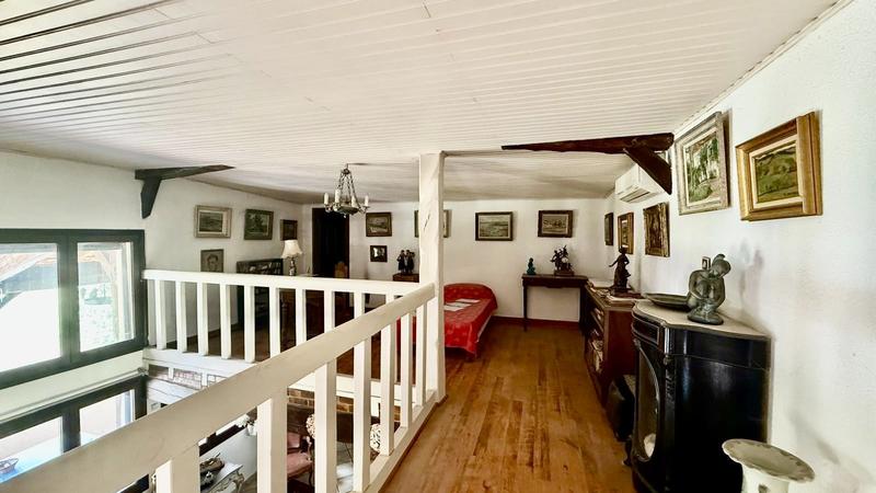 Maison - 245 m² - 9 pièces