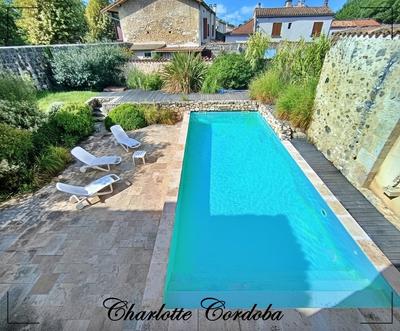 Maison - 293 m² - 8 pièces