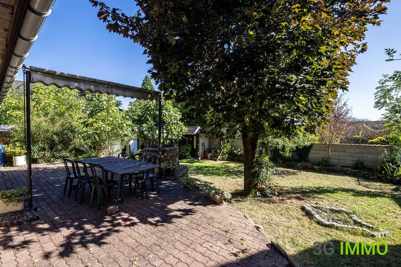 Maison traditionnelle - 140 m² - 7 pièces